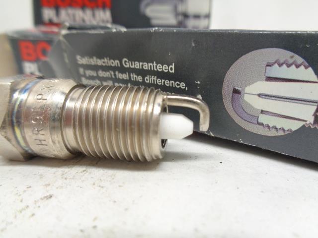 BRAND NEW BOSCH CHEVY GMC PONTIAC PLATINUM SPARK PLUG 4 PACK 6213 R13T3
