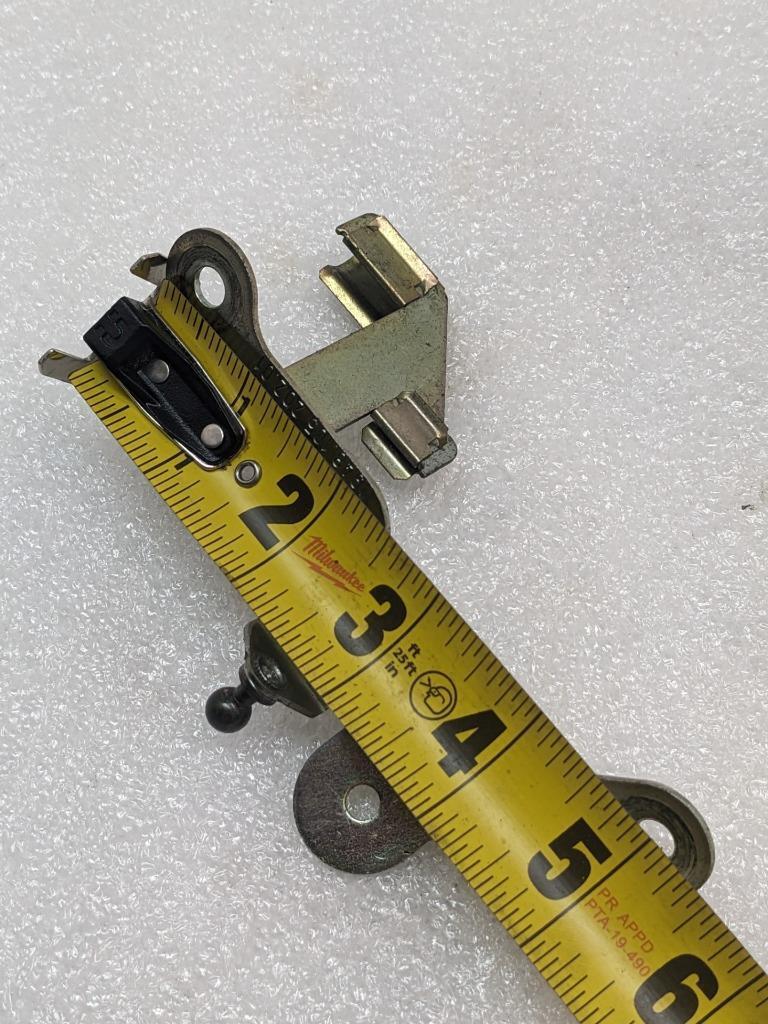 11-15 PORSCHE CAYENNE ENGINE BAY BRACKET MOUNT 94810520201 USED R21SPB