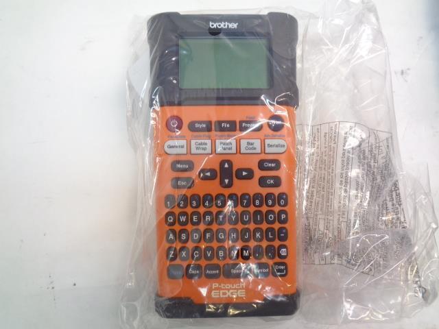 BROTHER PTE300 P-TOUCH EDGE INDUSTRIAL HANDHELD LABELING TOOL NEW R29