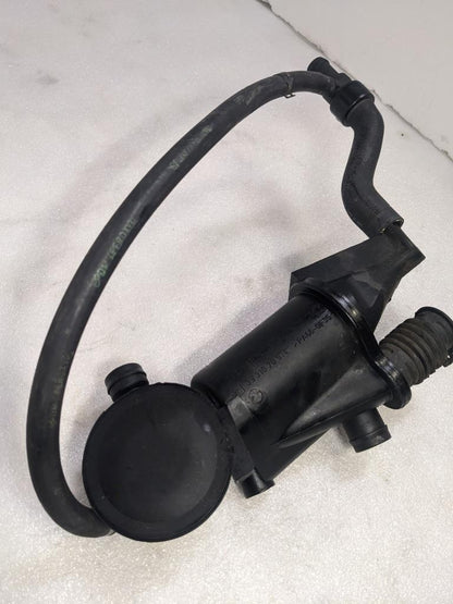 PORSCHE OIL SEPERATOR CRANKCASE VENT VALVE W TUBE 99610702355 USED 996BGL