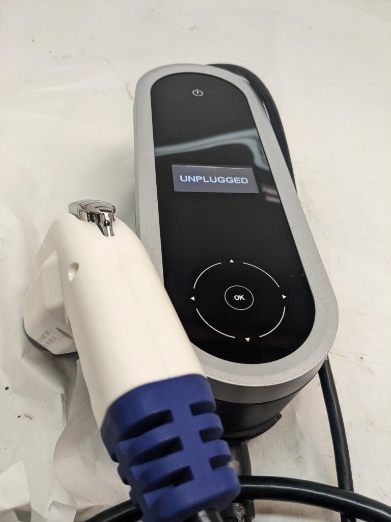 PORSCHE UNIVERSAL CHARGER W/CASE FOR ELECTRIC VEHICLES 7PP971675B 120-230V R21