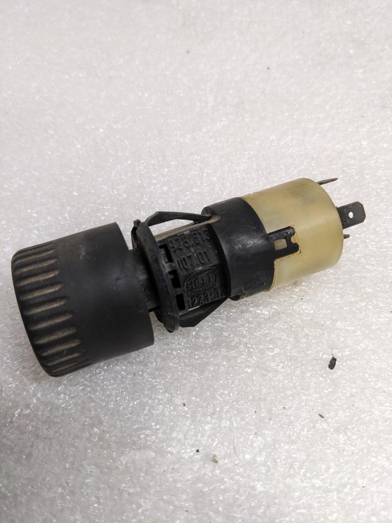 PORSCHE 92861310701 HELLA REAR WINDOW DEFROST SWITCH FOR 87-91 928 USED R20T7