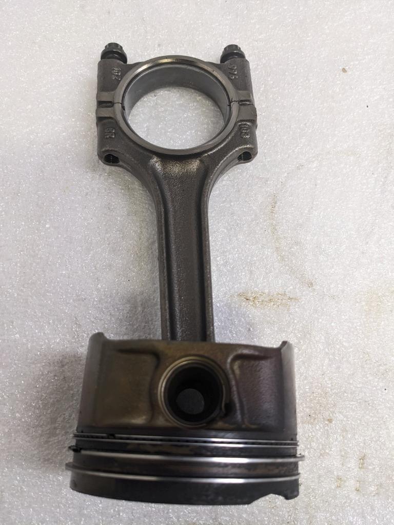 PORSCHE 996/911 CONNECTING PISTON RODS 9961031028R #2 USED 996BGL2T2