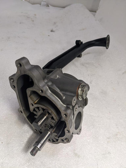 PORSCHE CAYENNE OIL PUMP WITH RESERVOIR 948107010 USED R24