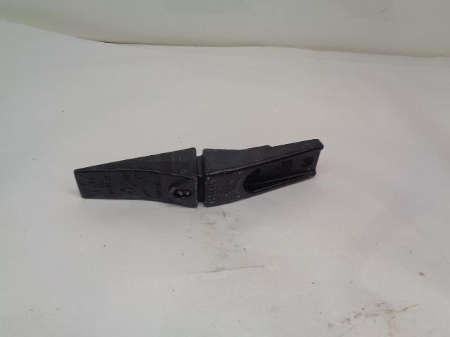BOBCAT DIRT TOOTH 6737325 AND 6737324 BOBCAT DIGGING BUCKET ADAPTER R29