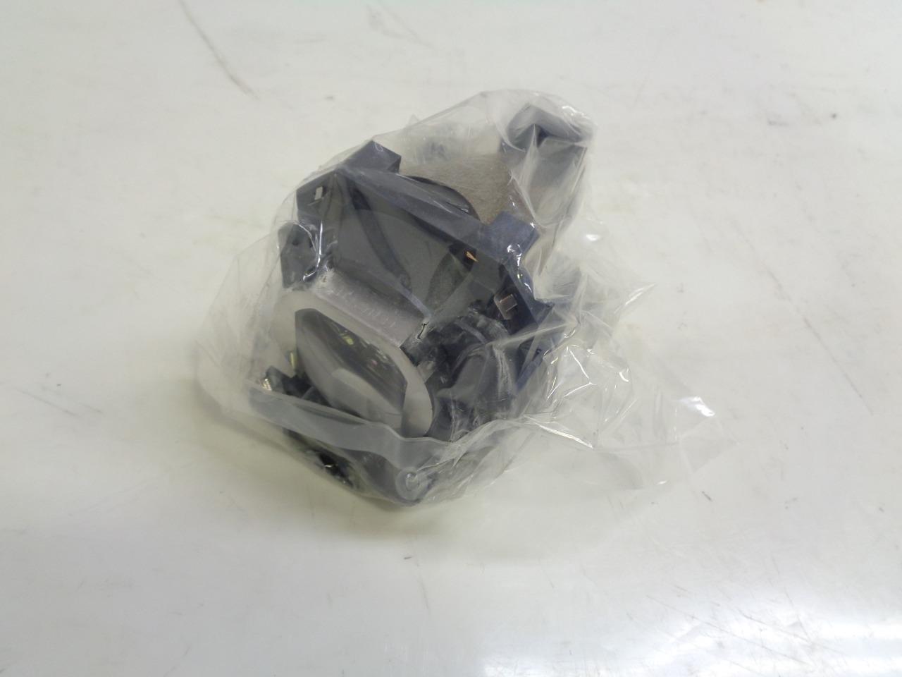 PANASONIC ET-LAB30 PROJECTOR LAMP W/ HOUSING NEW R17