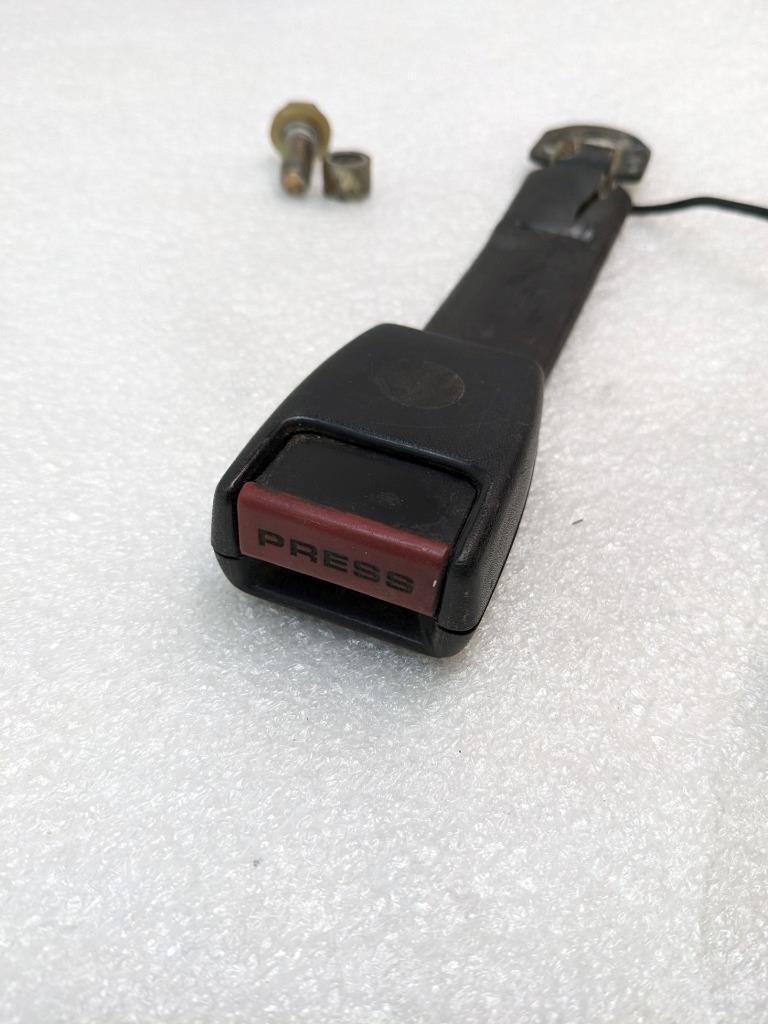 PORSCHE 92880318306 LEFT SEAT BELT BUCKLE FOR 1974-1985 PORSCHE 928 USED R25T7