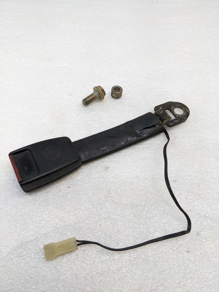 PORSCHE 92880318306 LEFT SEAT BELT BUCKLE FOR 1974-1985 PORSCHE 928 USED R25T7