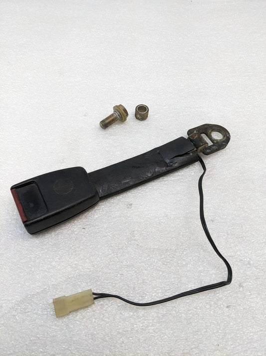 PORSCHE 92880318306 LEFT SEAT BELT BUCKLE FOR 1974-1985 PORSCHE 928 USED R25T7