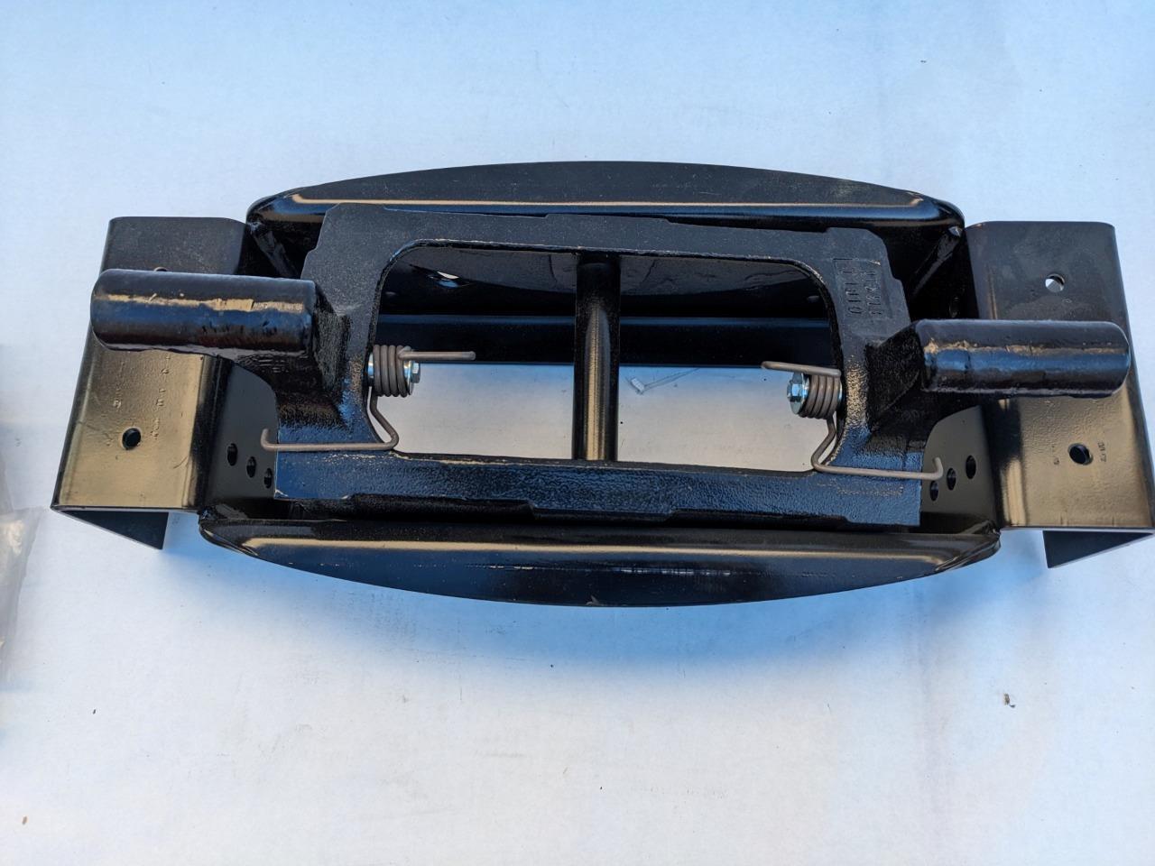 REESE 20K FIFTH WHEEL HITCH (BASE ONLY) 30083 R18