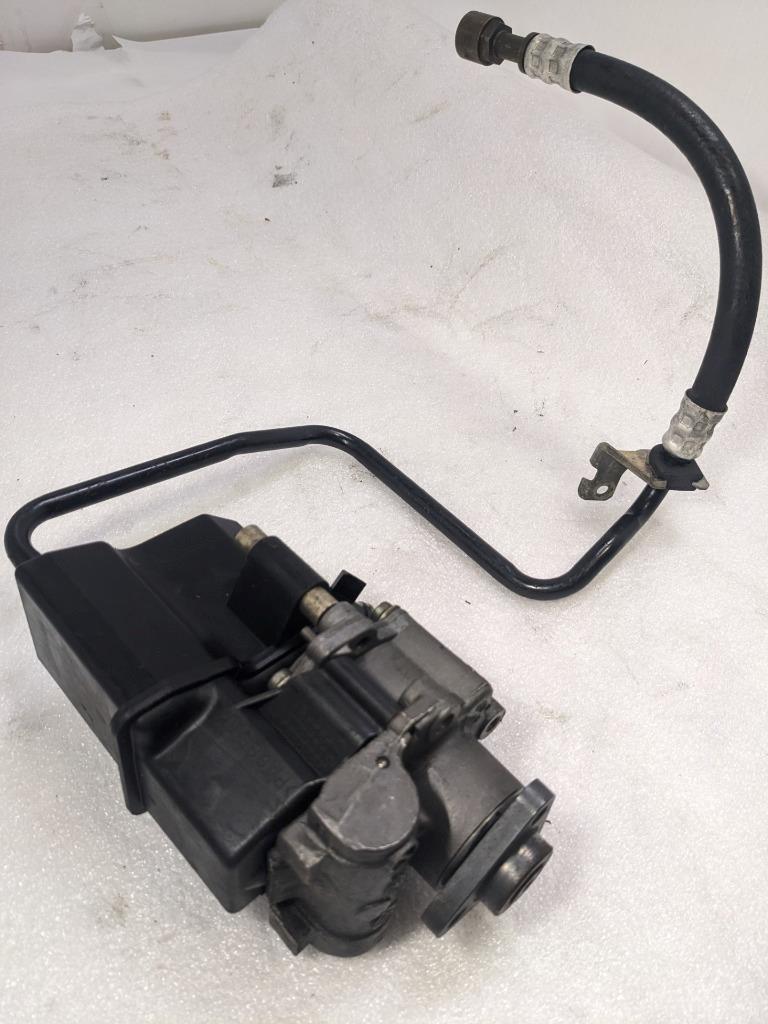 PORSCHE BOXSTER 986 POWER STEERING PUMP W RESERVIOR 99631422002 USED 996BGL