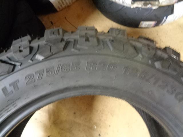 2 KUMHO ROAD VENTURE MT71 275 65 20 126 123 LRE TIRES 2262633 CQ1