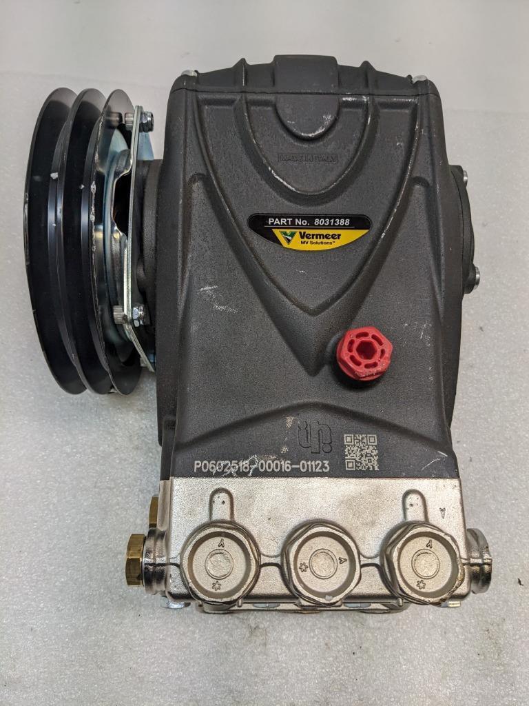VERMEER/MCLAUGHLIN 8031388 WATER PUMP T2021L AND CLUTCH 5.6 NEW #2 K2