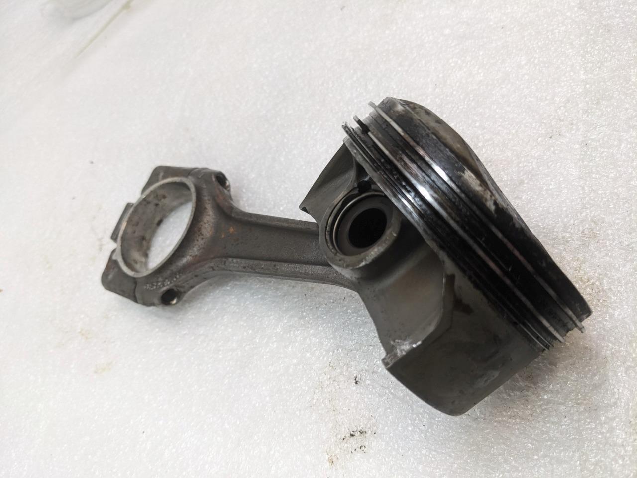 PORSCHE CAYENNE PISTON CONNECTING ROD #3 (CRACKED) 9461191R USED R24