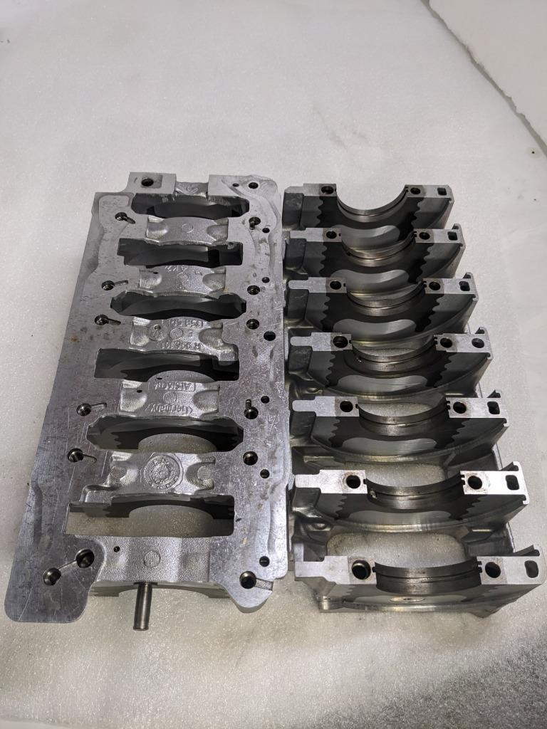 PORSCHE 911 996 BOXSTER ENGINE CRANKCASE HOUSING 9961011575R 996B.G.L.