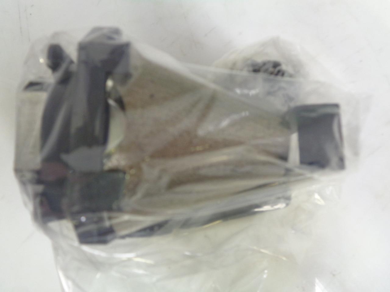 PANASONIC ET-LAB30 PROJECTOR LAMP W/ HOUSING NEW R17