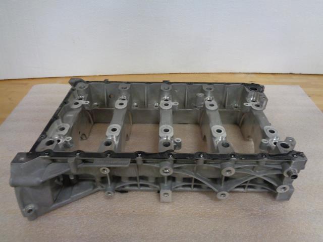 GENUINE USED PORSCHE 948 101 113 CR CRANKCASE HOUSING RIGHT 10-16 PANAMERA R31T1