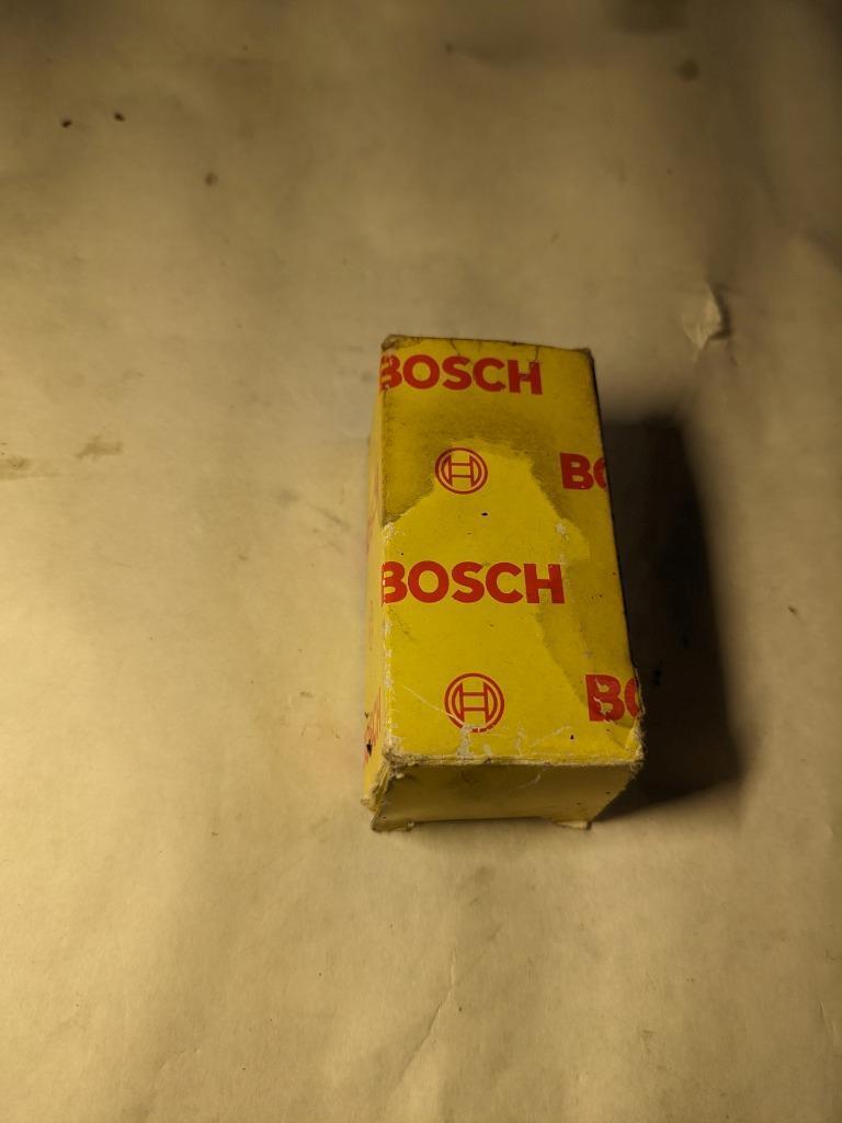 BOSCH DISTRIBUTOR CAP (2) FOR PORSCHE CARERREA/TARGA/TURBO 04216 NEW r20t5