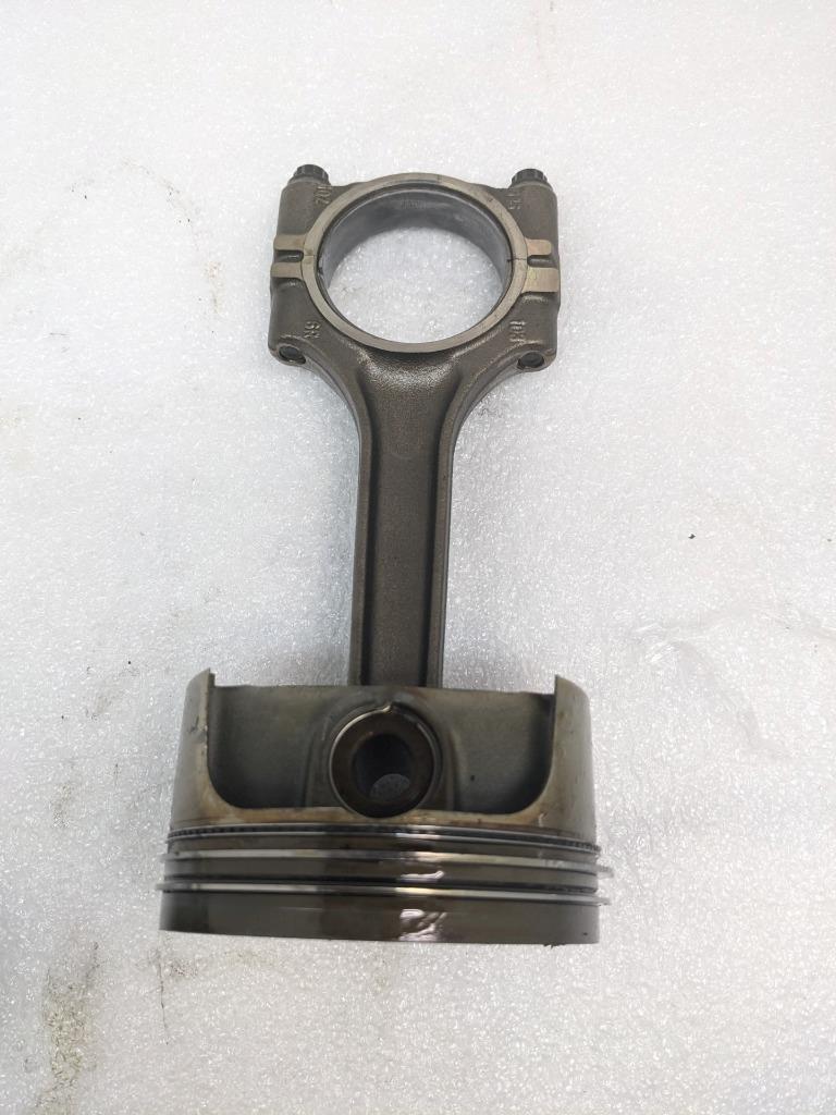 PORSCHE 911/996  CONNECTING PISTON ROD #2 9961031026R USED 996BGL2T2