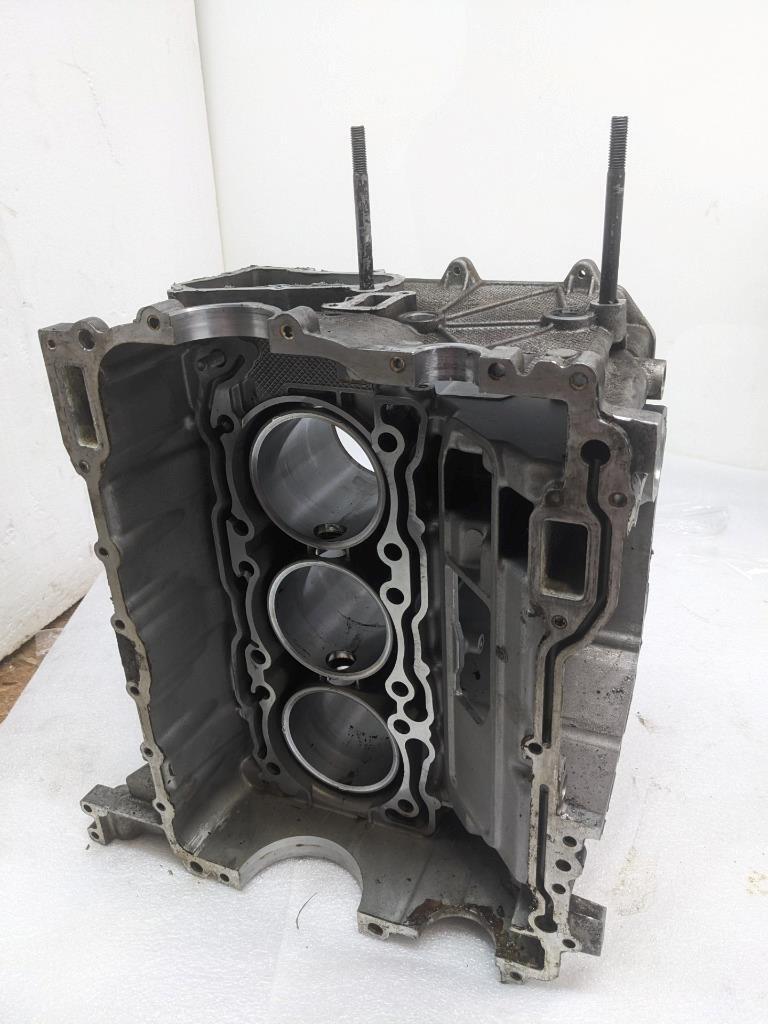 PORSCHE 911/996 RIGHT SIDE ENGINE BLOCK 9961011460R USED B2