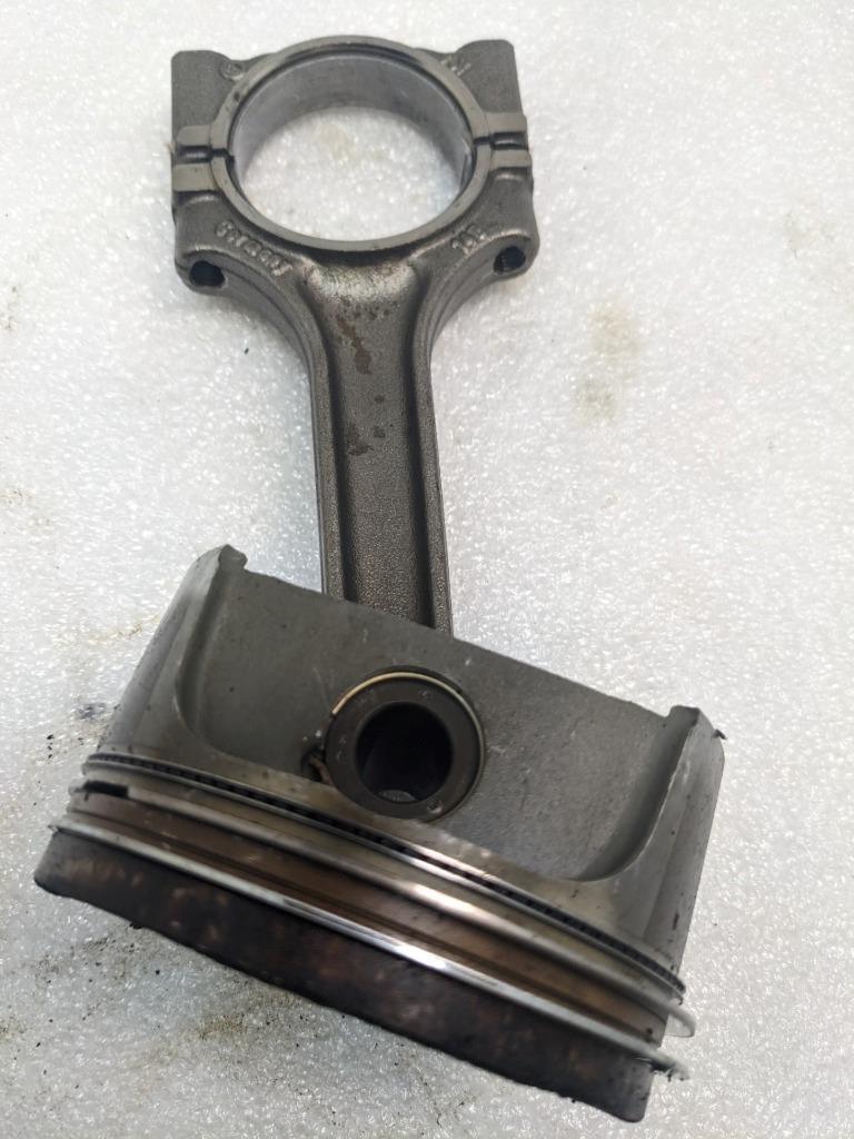 PORSCHE 986 BOXSTER 2.7L PISTON W/CONNECTING ROD #5 9961031028R USED 996GL2T1
