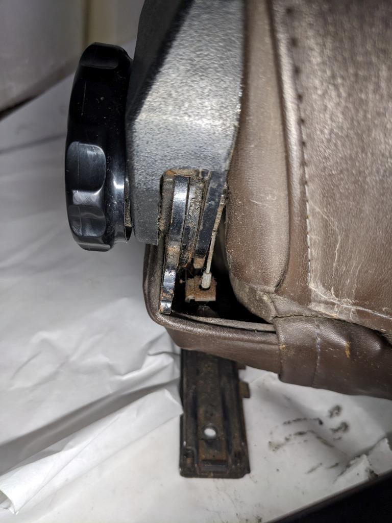 PORSCHE 1981 998 BROWN RECLINING MANUAL SEAT FOR PORSCHE (LEFT) USED B2