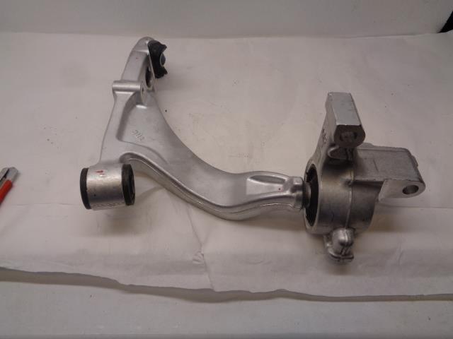 NISSAN FRONT CONTROL ARM LOWER RIGHT ASSY . 54500-1CAOC R16