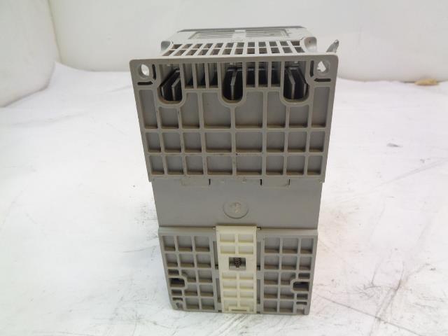 ALLEN BRADLEY 22B-D6P0N104 POWERFLEX 40 SERIES A AC DRIVE NEW R5