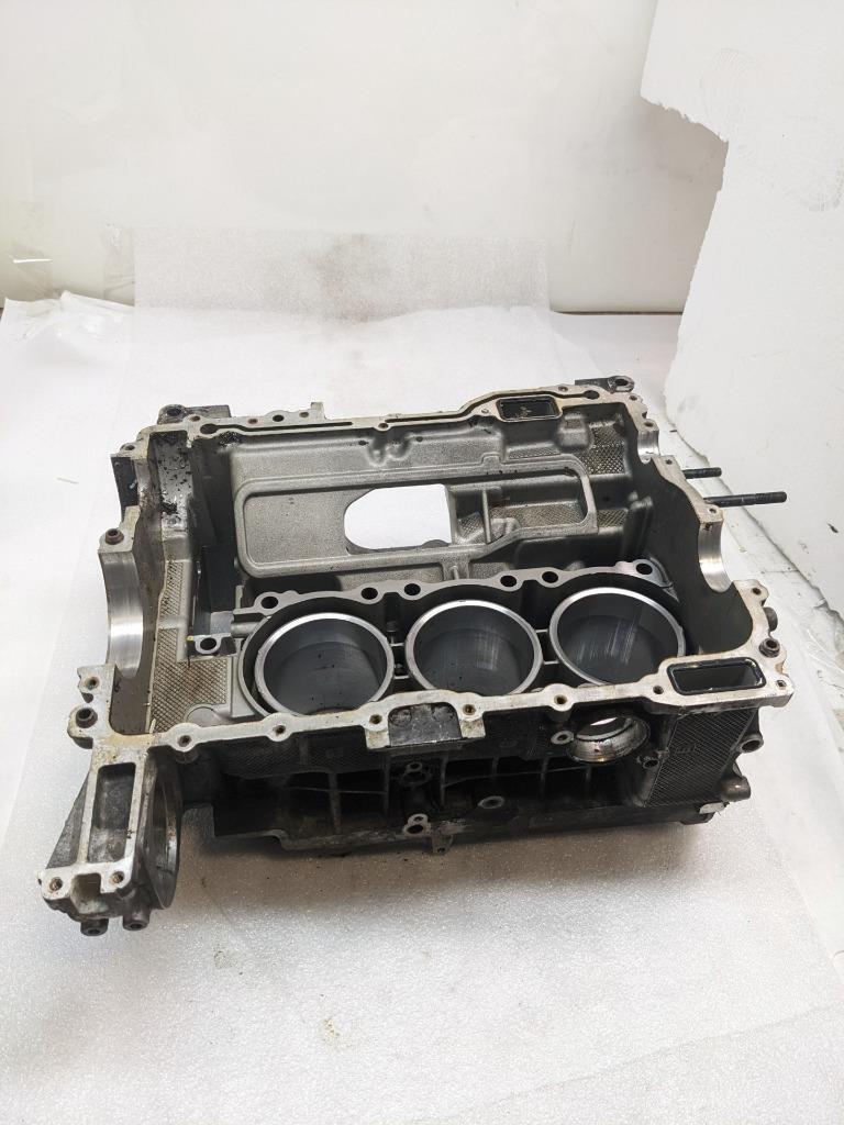 PORSCHE 911/996 RIGHT SIDE ENGINE BLOCK 9961011690R USED B2