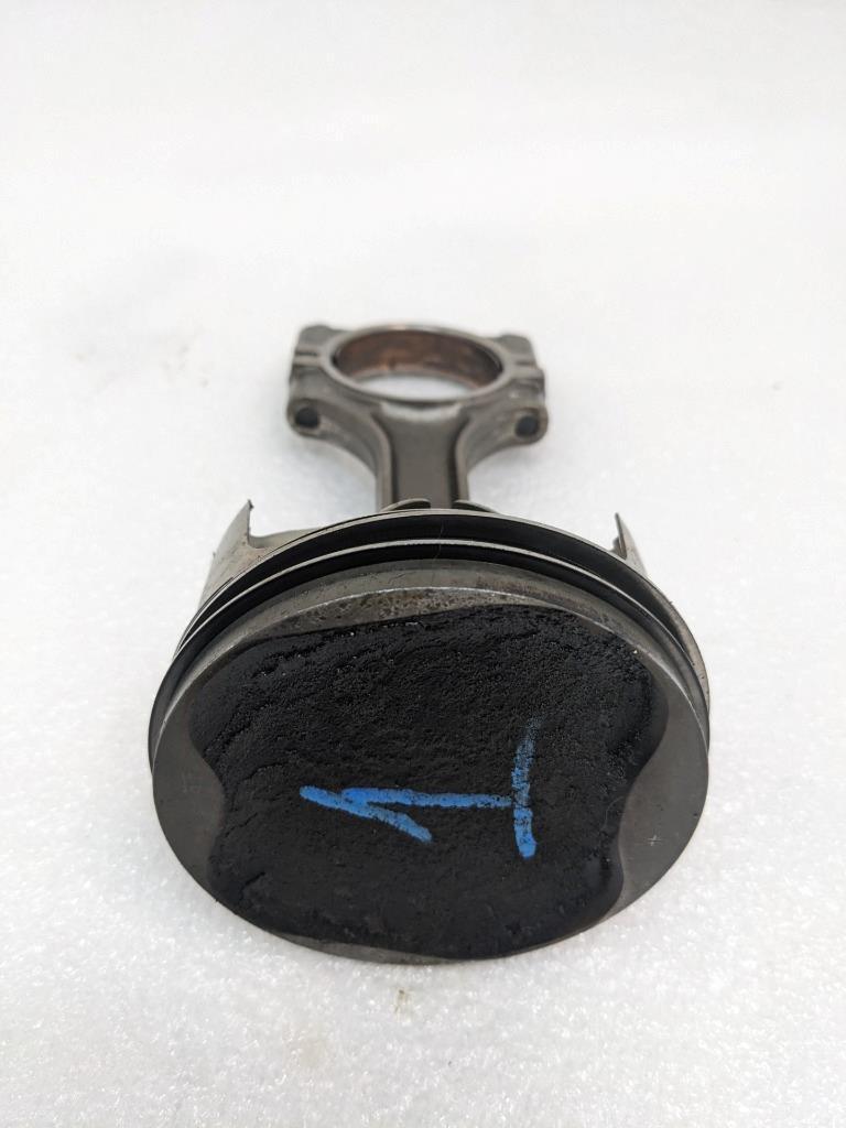 PORSCHE 911/996  CONNECTING PISTON ROD #1 9961031026R USED 996BGL2T2