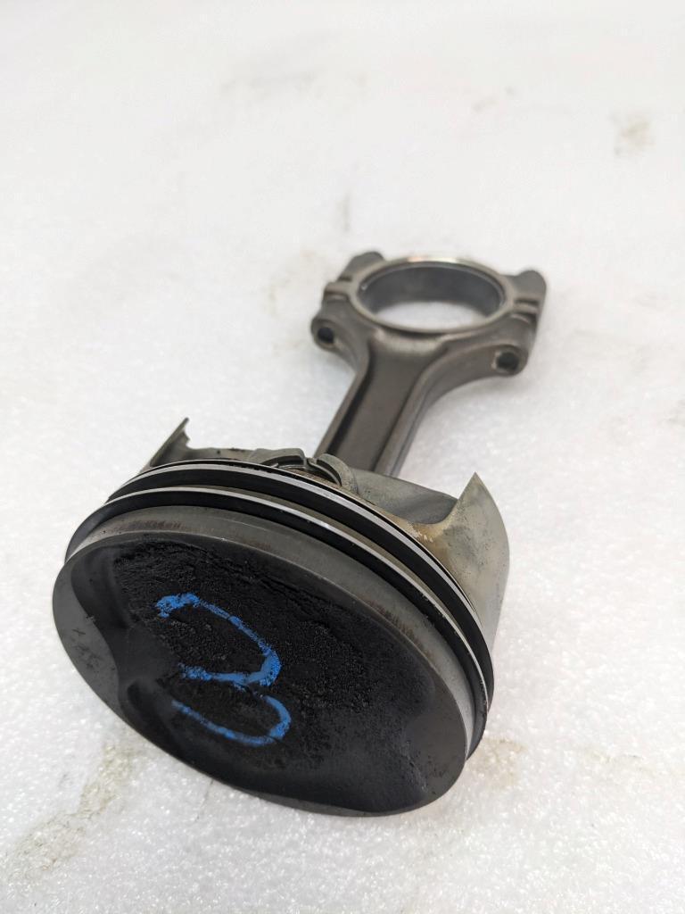 PORSCHE 911/996  CONNECTING PISTON ROD #3 9961031026R USED 996BGL2T2