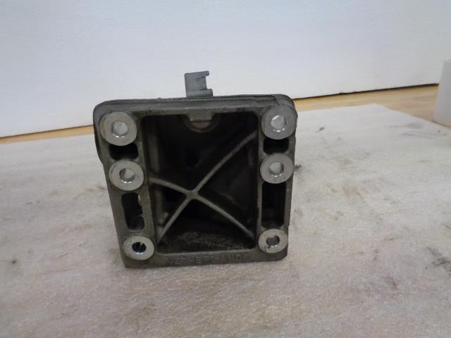 GENUINE USED PORSCHE ENGINE BRACKET 948 115 201 2R 2007-10 CAYENNE 4.8L R31T3