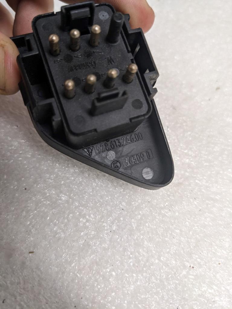 PORSCHE 92861324500 MEMORY SEAT ADJUSTMENT SWITCH FOR 87-91 928 USED R24T4