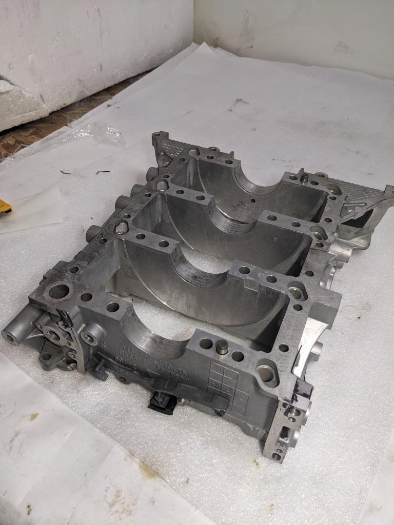 PORSCHE MACAN 2016 3.0 PETROL ENGINE BLOCK 9461011137R USED I2