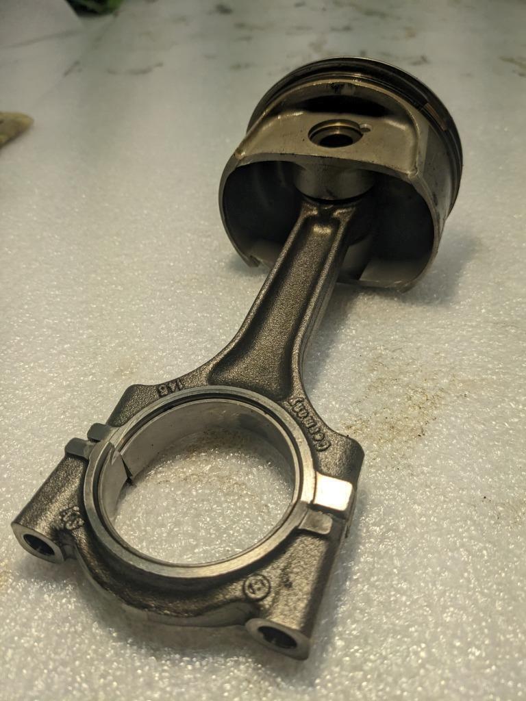 PORSCHE 986 BOXSTER 2.7L PISTON W/CONNECTING ROD #1 9961031028R USED 996GL2T1