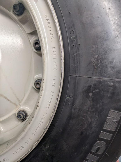 GOODRICH INBOARD WHEEL AND MICHELIN TIRE  30X8.8-15 HUB BORE 77MM 3-1531-3 B2