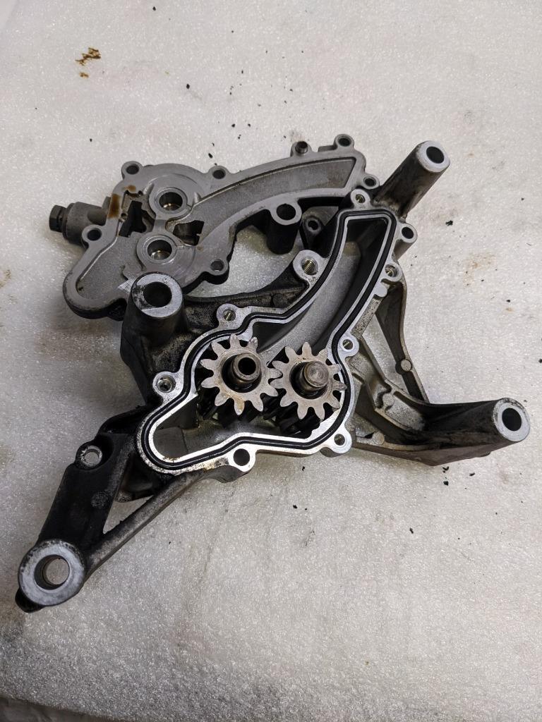 PORSCHE BOXSTER 987 2005-2008 3.2 OIL PUMP COVER 9971071124R USED R20