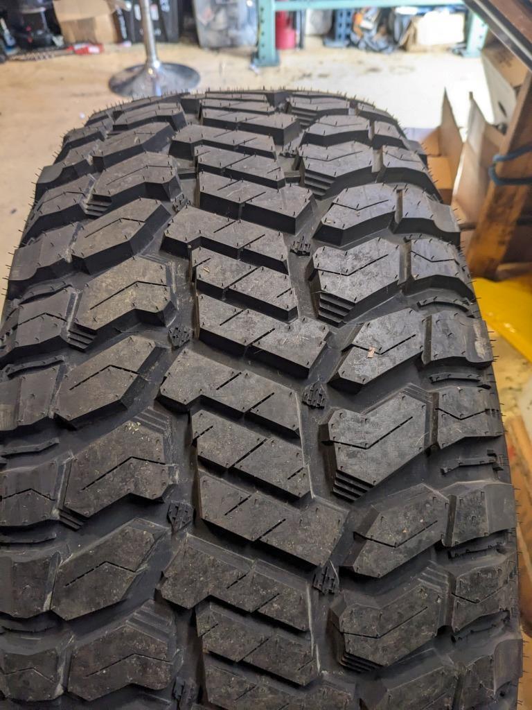 RADAR RENEGADE R/T LT 295 55 20 123/120S LRE 10PLY TIRE RASYTH0123 CQ2