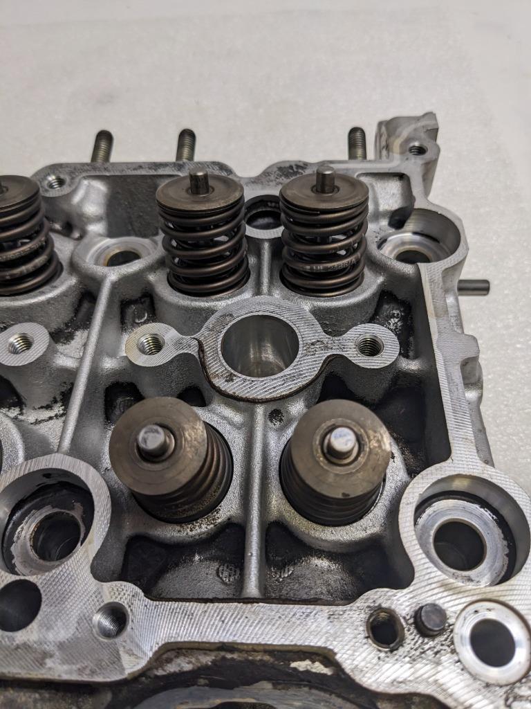 PORSCHE 948104104 LEFT ENGINE CYLINDER HEAD FOR 03-06 CAYENNE 4.5L USED #2 I2