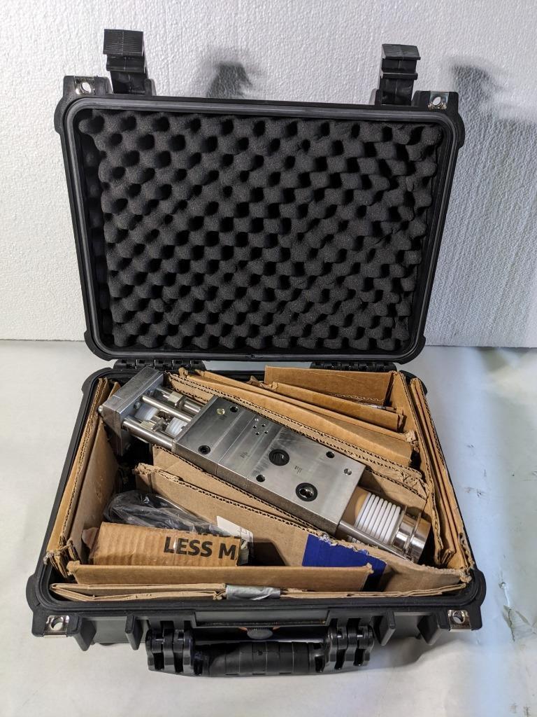 KHS PNEUMATIC CYLINDER 65175533S001 W/ APACHE 3800 CASE 8.39 X 5.6 X 3.25" R35