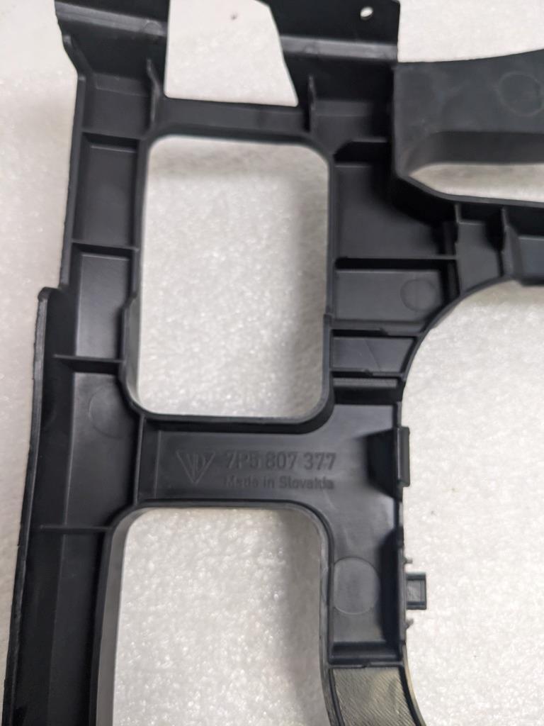 PORSCHE 95850537700 GUIDE (LEFT) FOR 2011-2014 CAYENNE BASE S NEW PGB2