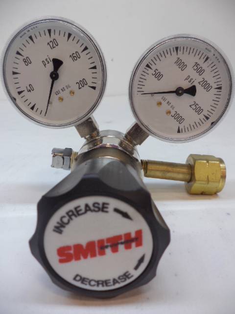 NEW SMITH EQUIP. 312 HIGH PURITY REGULATOR CORROSIVE GAS CPC QUICK RELEASE R27