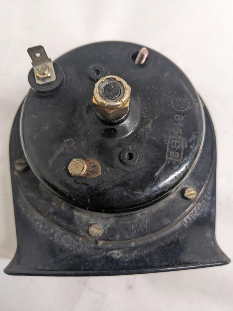 PORSCHE 84-91 944 LOW PITCH TONE ELECTRIC HORN SIREN MIXO TR129 #4 USED R21T2