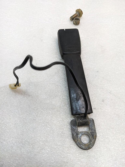 PORSCHE 92880318306 LEFT SEAT BELT BUCKLE FOR 1974-1985 PORSCHE 928 USED R25T7