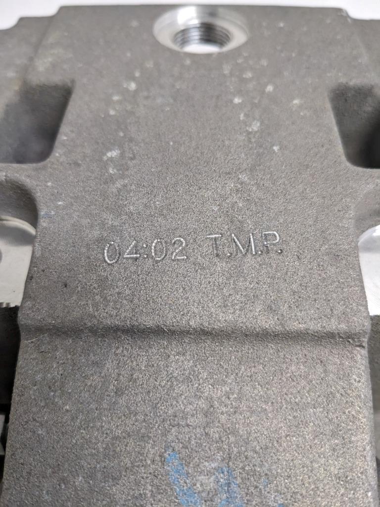 JOHN DEERE CE20020 ROW UNIT GEAR CASE HOUSING NEW I2