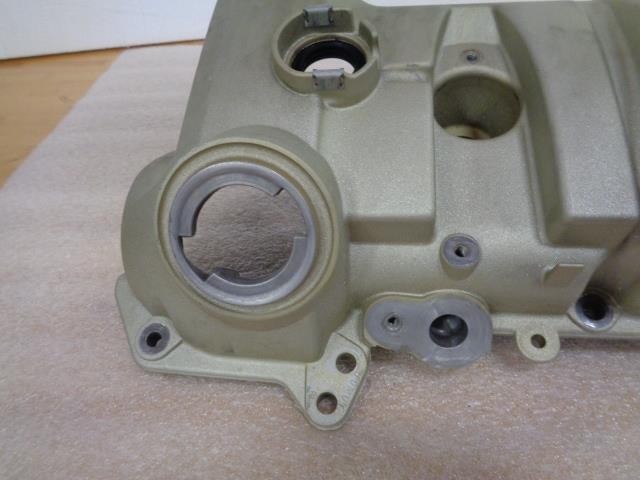 OEM USED PORSCHE RIGHT ENGINE VALVE COVER 948 105 135 02 CAYENNE 2008-2009 R31T1