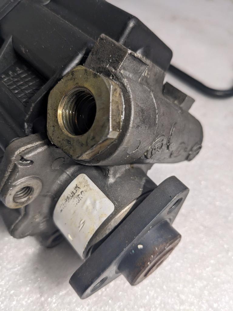 PORSCHE BOXSTER 986 POWER STEERING PUMP W RESERVIOR 99631422002 USED 996BGL