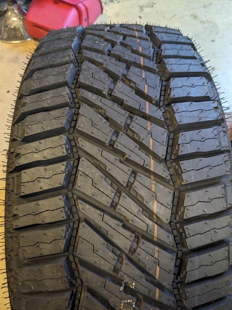 MILESTAR PATAGONIA XT BSW LT 305 55 20 125/122Q LRF 12PLY TIRE 227897104 CQ2