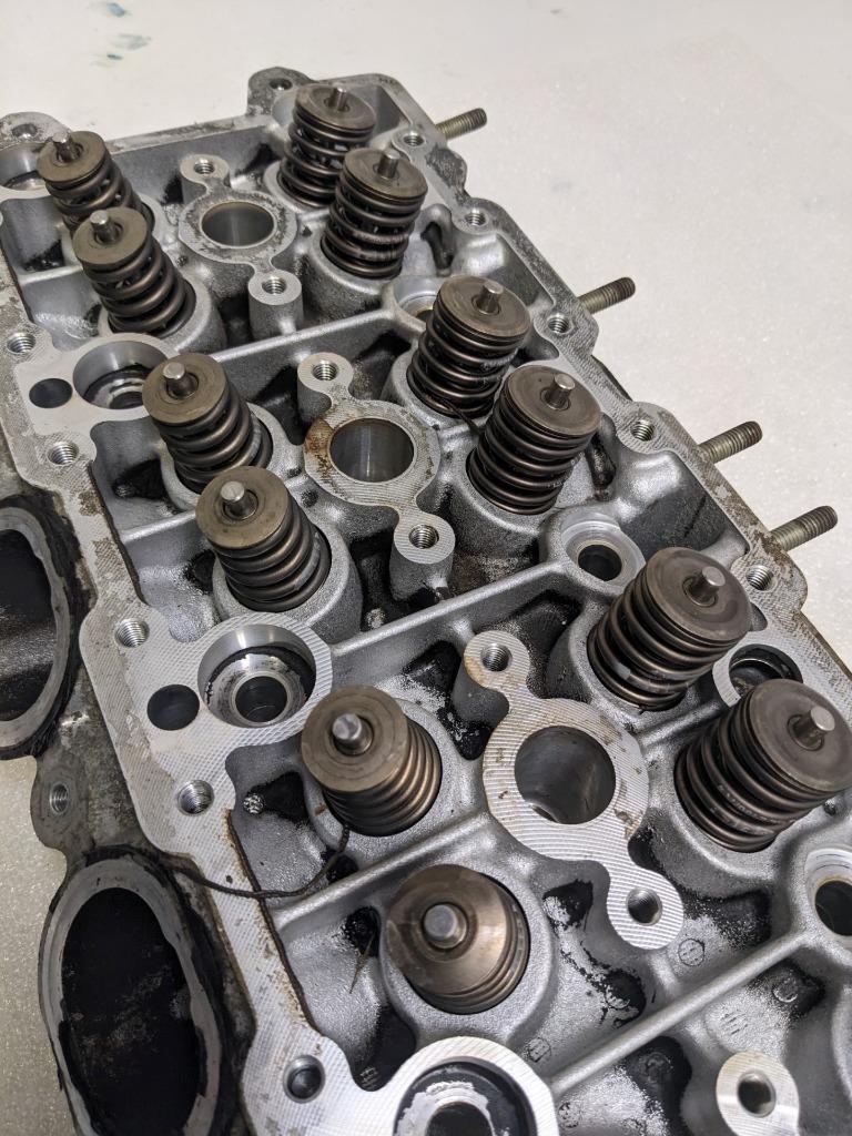 PORSCHE 948104104 LEFT ENGINE CYLINDER HEAD FOR 03-06 CAYENNE 4.5L USED #2 I2