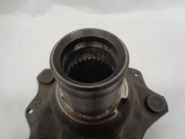 1 USED PORSCHE CARRERA WHEEL HUB w/ BOLTS 964 331 605 04/964 331 065 04 R25T6